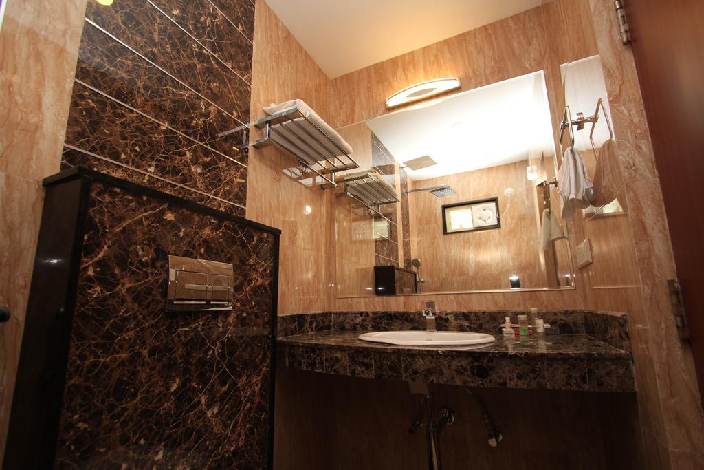 Hotel Empire International Kormangala Bangalore Bagian luar foto